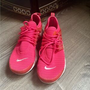 Nike Women's Bright Pink Sneakers